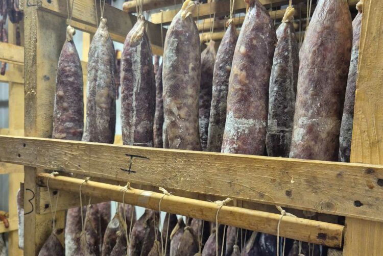 Charcuterie des Pyrénées, Fromage fermier des Pyrénées, Ossau Iraty fermier, Salaison artisanale du Béarn, Yaourth fermier des Pyrénées